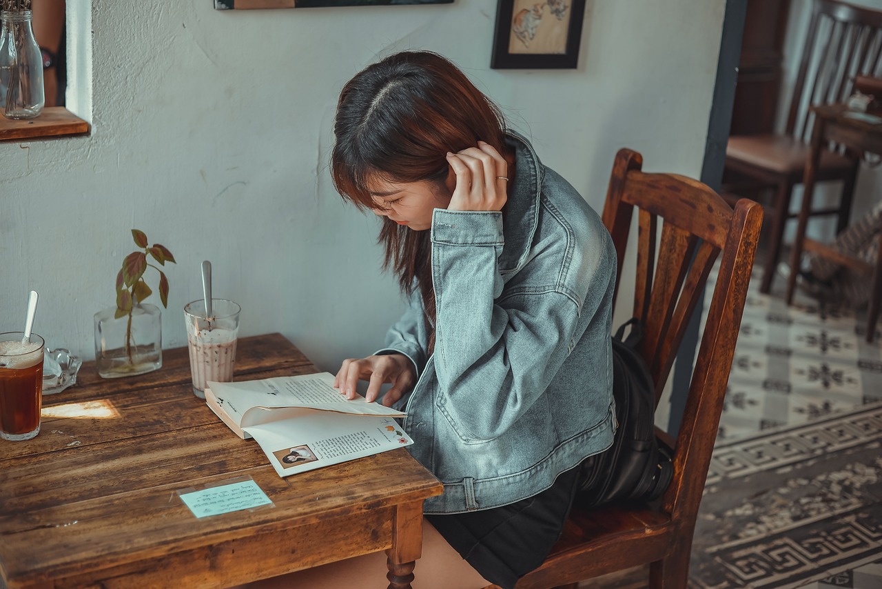 cafe, girl, book-5972490.jpg